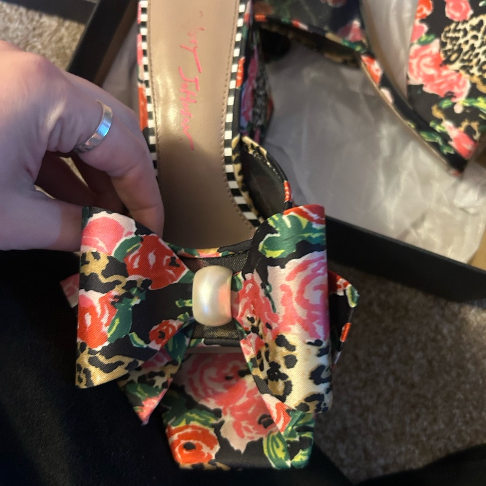 Betsey Johnson Pink Floral Leopard Heels - Picture 5 of 7